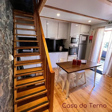 Casa Do Terno Com Piscina Hébergement de vacances *
